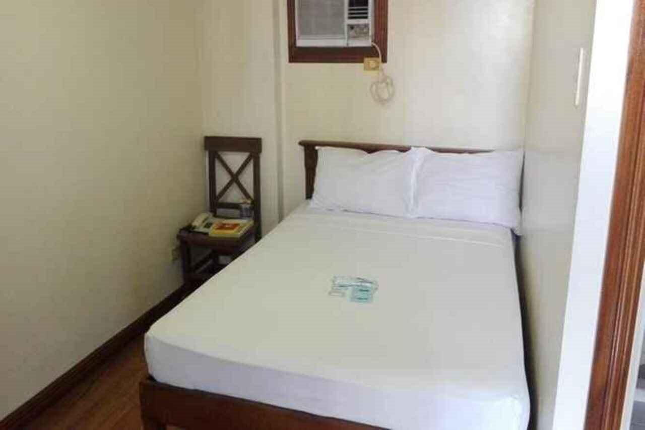 Isabelle Royale Makati Hotel Makati City Kültér fotó