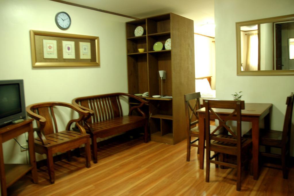 Isabelle Royale Makati Hotel Makati City Kültér fotó