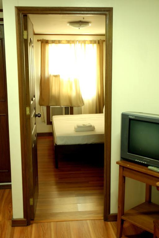 Isabelle Royale Makati Hotel Makati City Kültér fotó