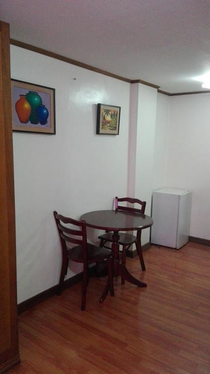 Isabelle Royale Makati Hotel Makati City Kültér fotó
