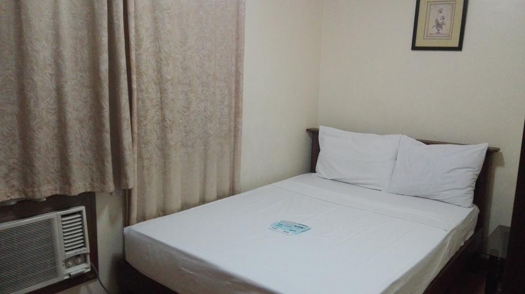 Isabelle Royale Makati Hotel Makati City Kültér fotó