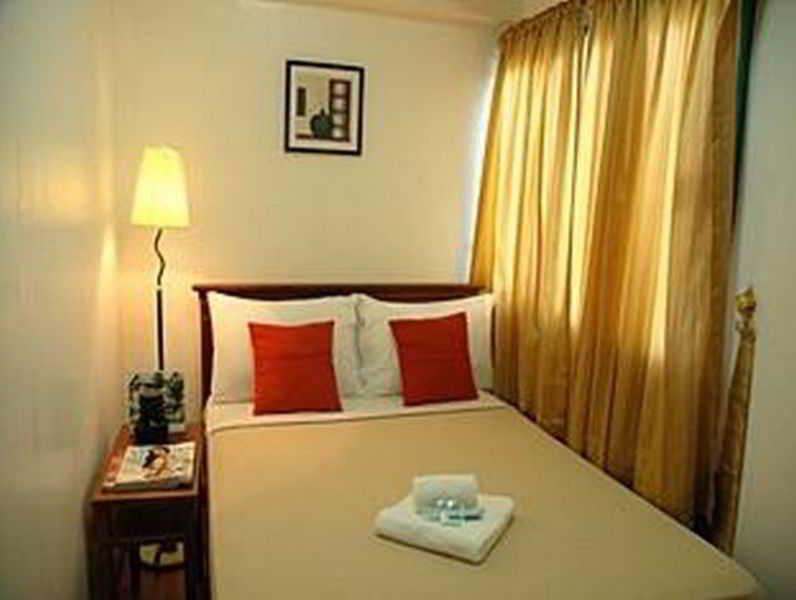 Isabelle Royale Makati Hotel Makati City Kültér fotó